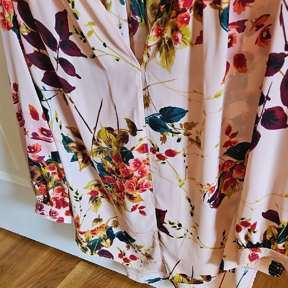 Floral Women's Top - Pink, Green & Other Colours. Size Large. Perfect For Fall - Picture 5 of 8